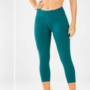 Fabletics Women’s Define Mid Rise Crop Legging, Size Medium
